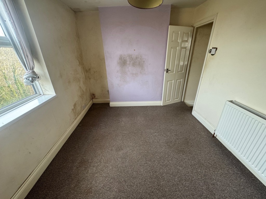 Lot: 178 - END-TERRACE HOUSE FOR IMPROVEMENT - Bedroom 2